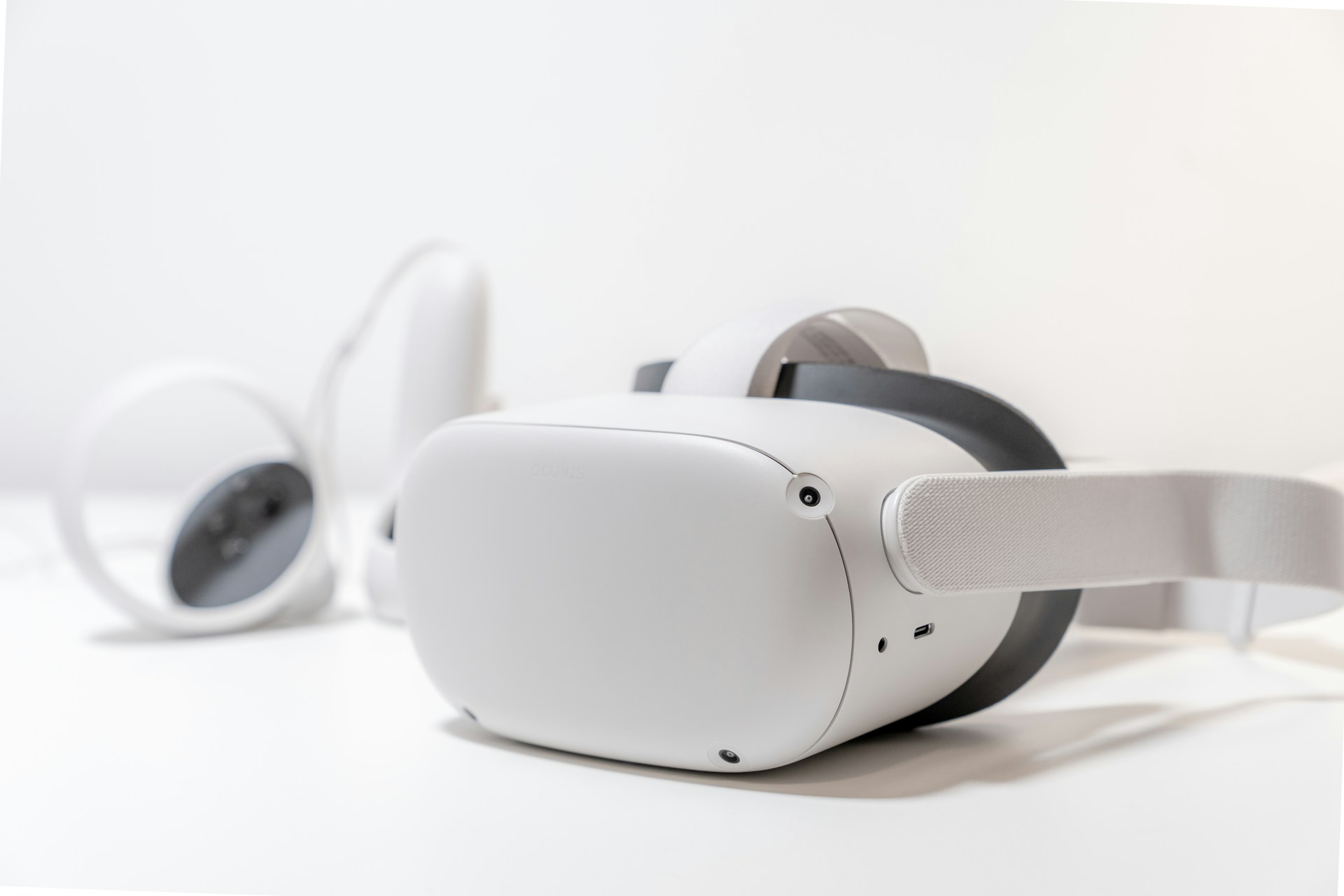 Image of the oculus rift VR headset